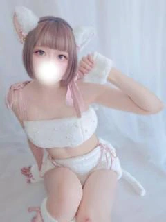 あき《純白美肌の癒し系》