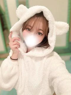 綾波 ララ