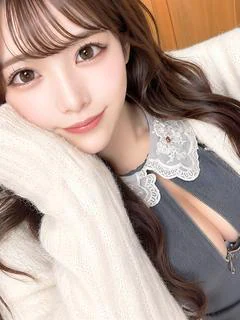 新人まなか