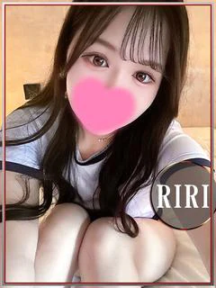りり💖学生なのに大のフェラ好き