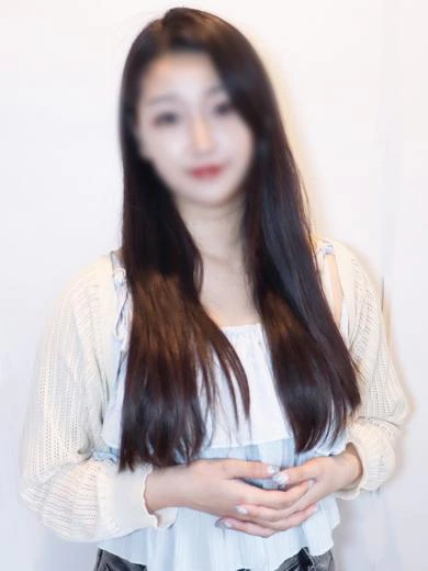 みお 黒髪ロングのThe清楚系！ プロフィール画像