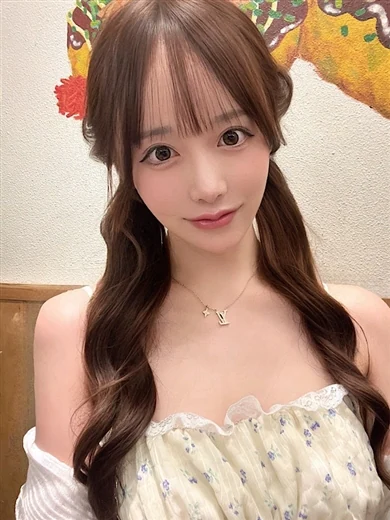 綾瀬るる プロフィール画像