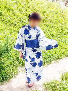 な お
