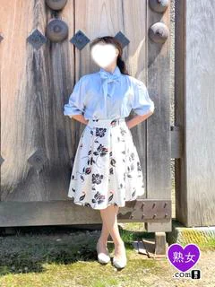 美月まりなさん【小柄で美肌美白】