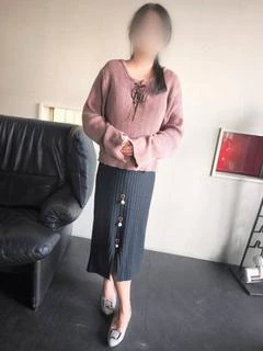 えま【小柄な美人妻】