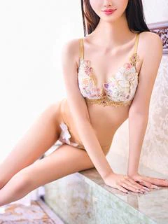 荒巻 綾香