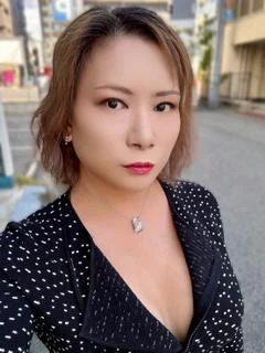 吉野沙莉那ニューハーフ